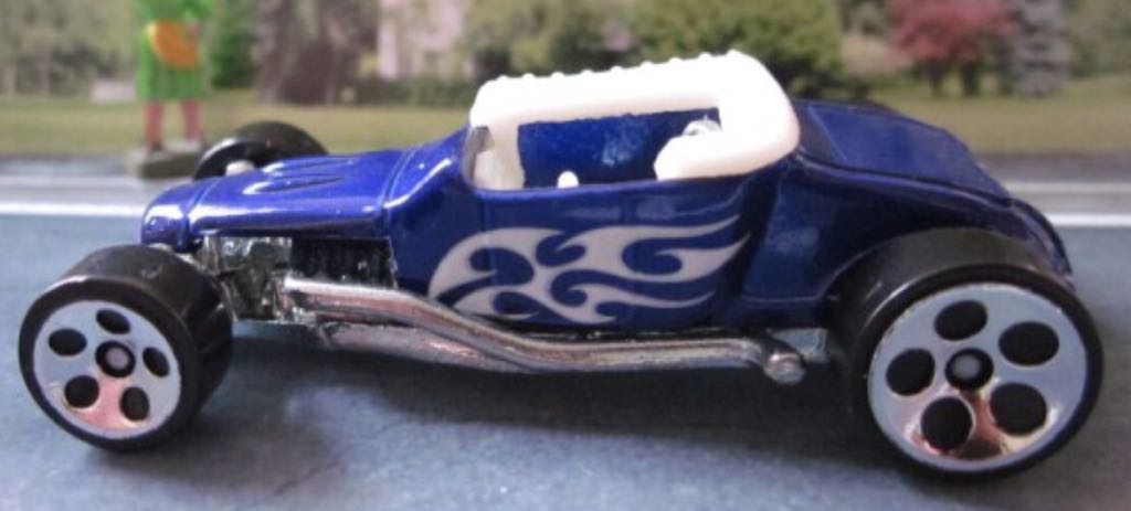 Track T - Hot Wheels Stars Series toy car collectible - Main Image 2