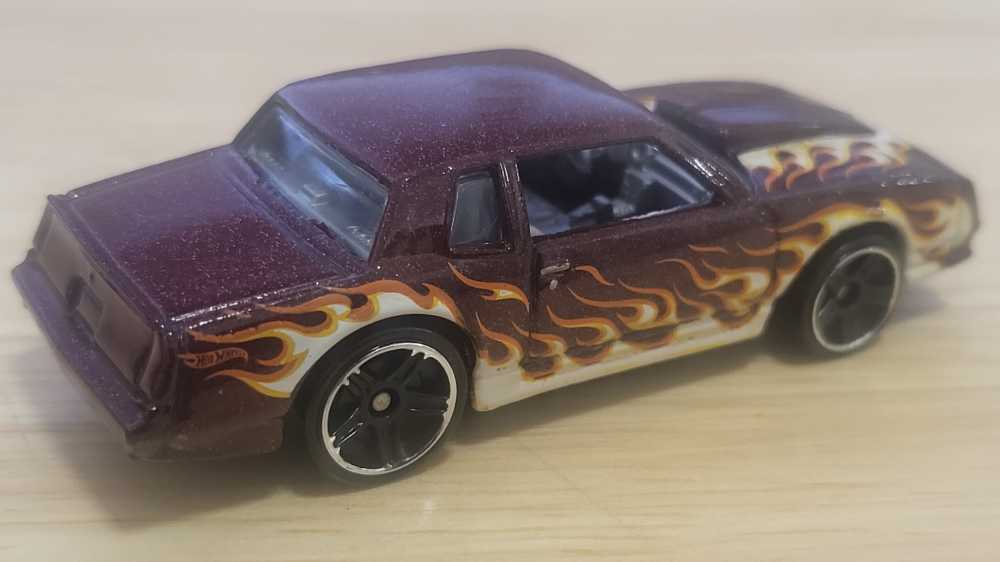 6/10 ’86 Monte Carlo SS - 2013 - HW Showroom - Heat Fleet toy car collectible - Main Image 2