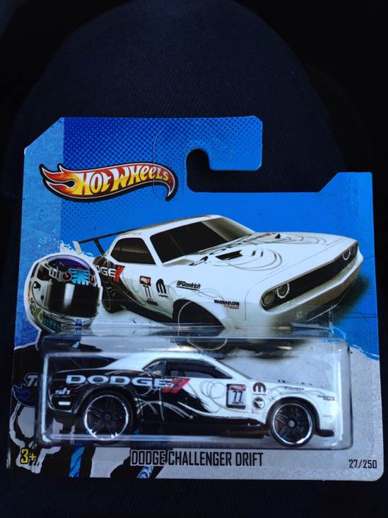 Dodge Challenger Drift Treasure Hunt - 2013 HW City toy car collectible - Main Image 2