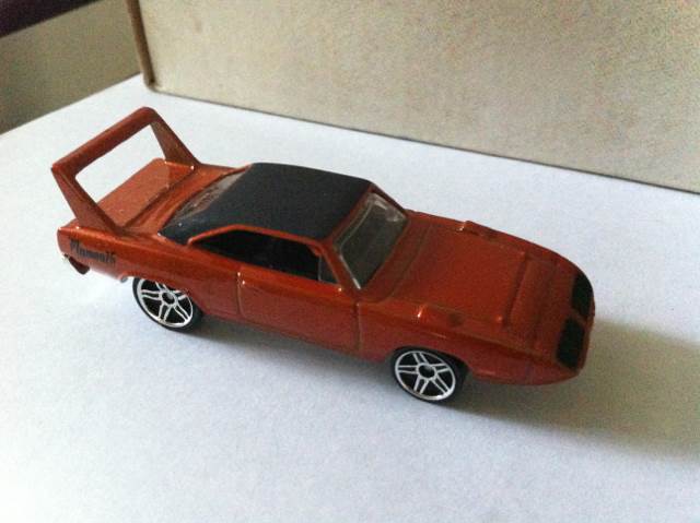 Plymouth Superbird, ’70 - 2006 New Models toy car collectible - Main Image 2