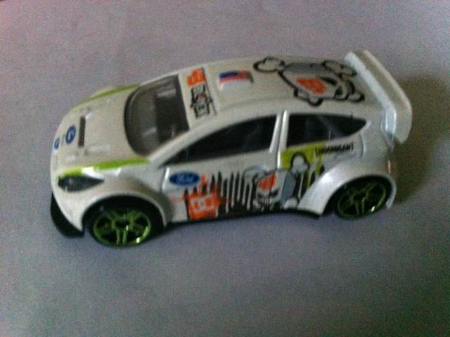 ’12 Ford Fiesta (Loose) - HW Snow Stormers toy car collectible - Main Image 2
