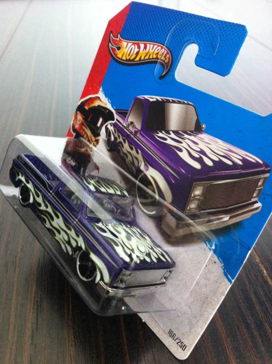 166/150 ’83 Chevy Silverado - HW Showroom toy car collectible - Main Image 2