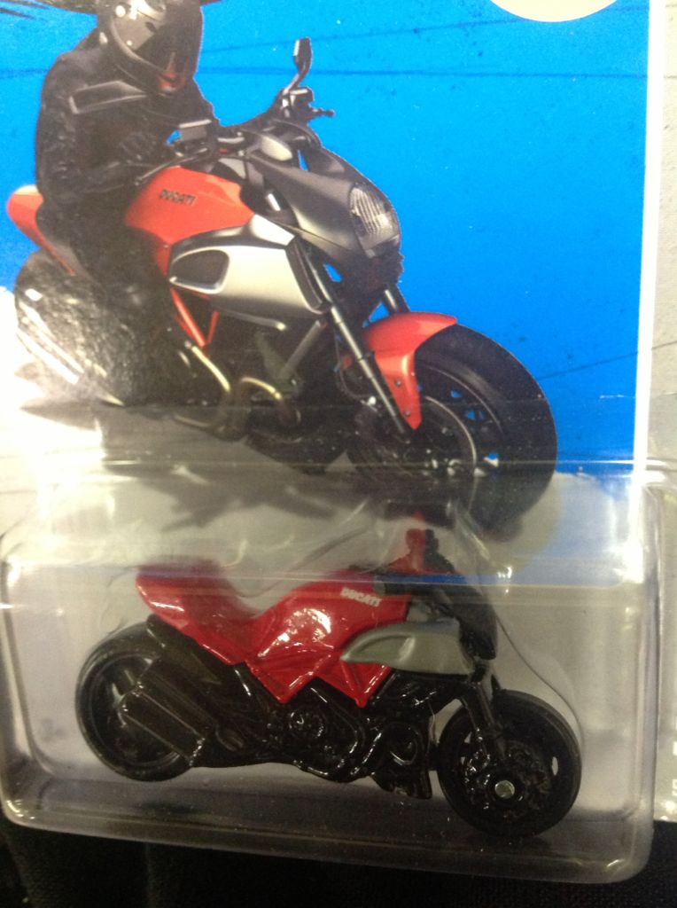 Ducati Diavel - HW City toy car collectible - Main Image 2