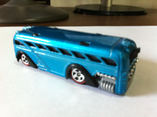 Surfin’ School Bus - Red Line Series toy car collectible - Main Image 2
