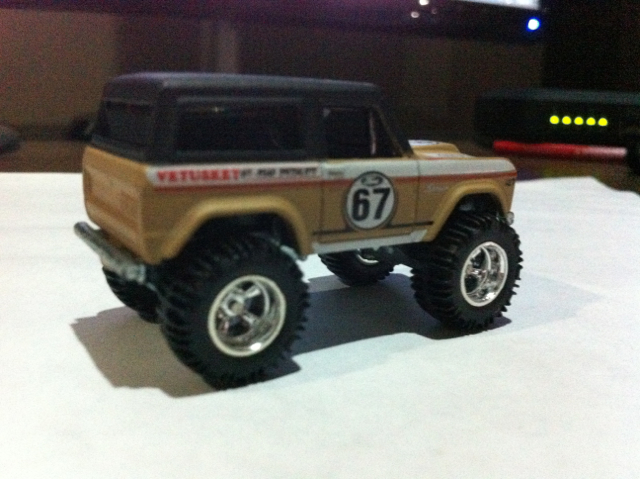 ’67 Ford Bronco - 2011 Hot Wheels Garage toy car collectible - Main Image 2