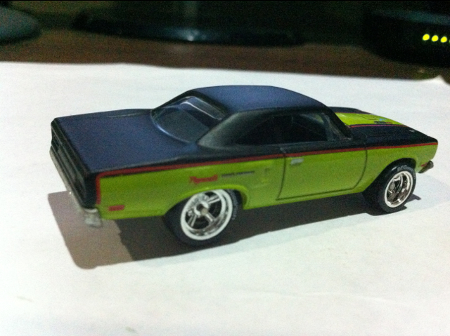 ’70 Plymouth Roadrunner - Hot Wheels Garage toy car collectible - Main Image 2