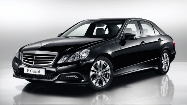mercedes benz e  toy car collectible - Main Image 1