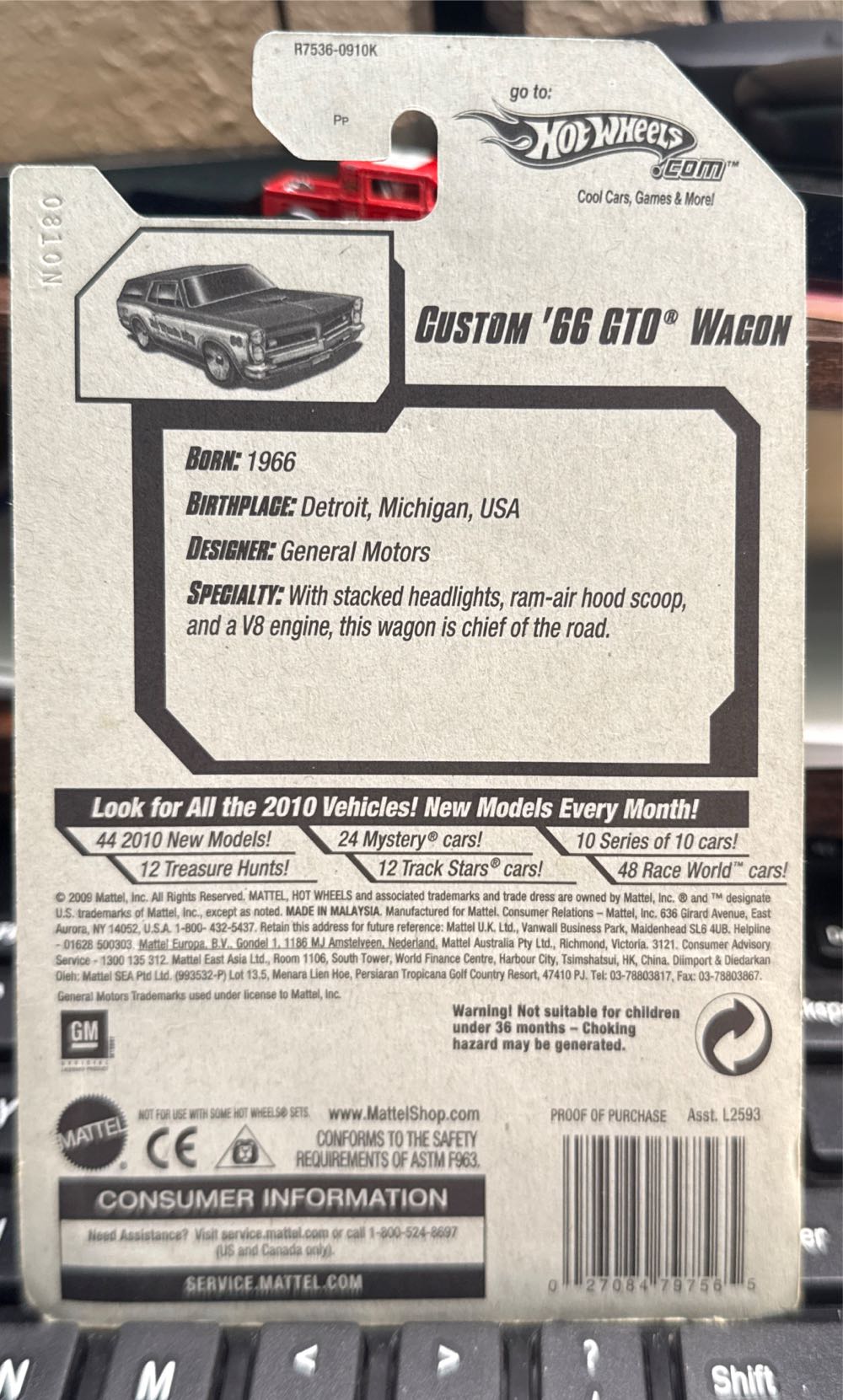 Pontiac ‘66 Custom GTO Wagon - HW City Works ’10 toy car collectible - Main Image 3