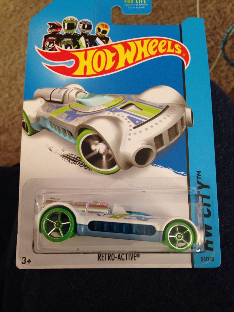 Retro-Active - Future Fleet toy car collectible - Main Image 2