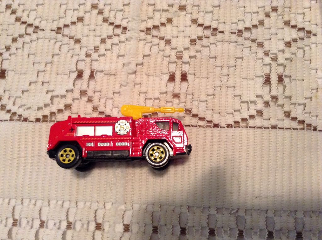 Airport Fire Tanker - 5 pack toy car collectible - Main Image 2