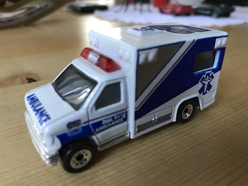 Ford Ambulance - 5-Pack: Serve and Protect toy car collectible - Main Image 2