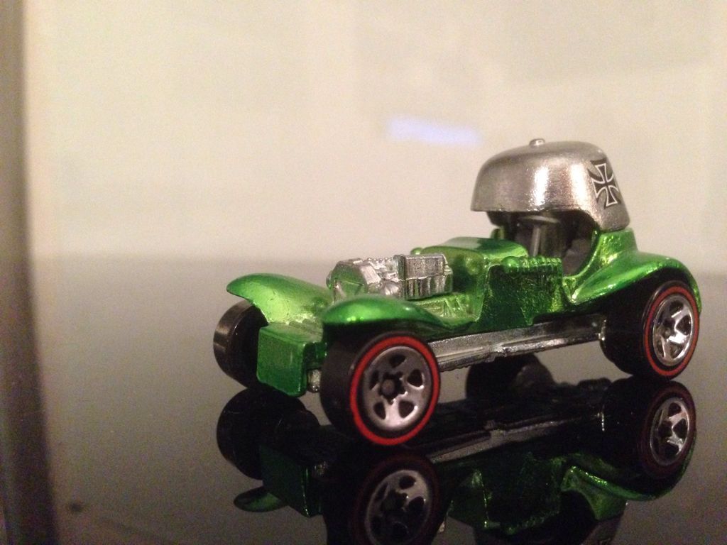 Red Baron - 2009 Neo Classics Series 8 toy car collectible - Main Image 2