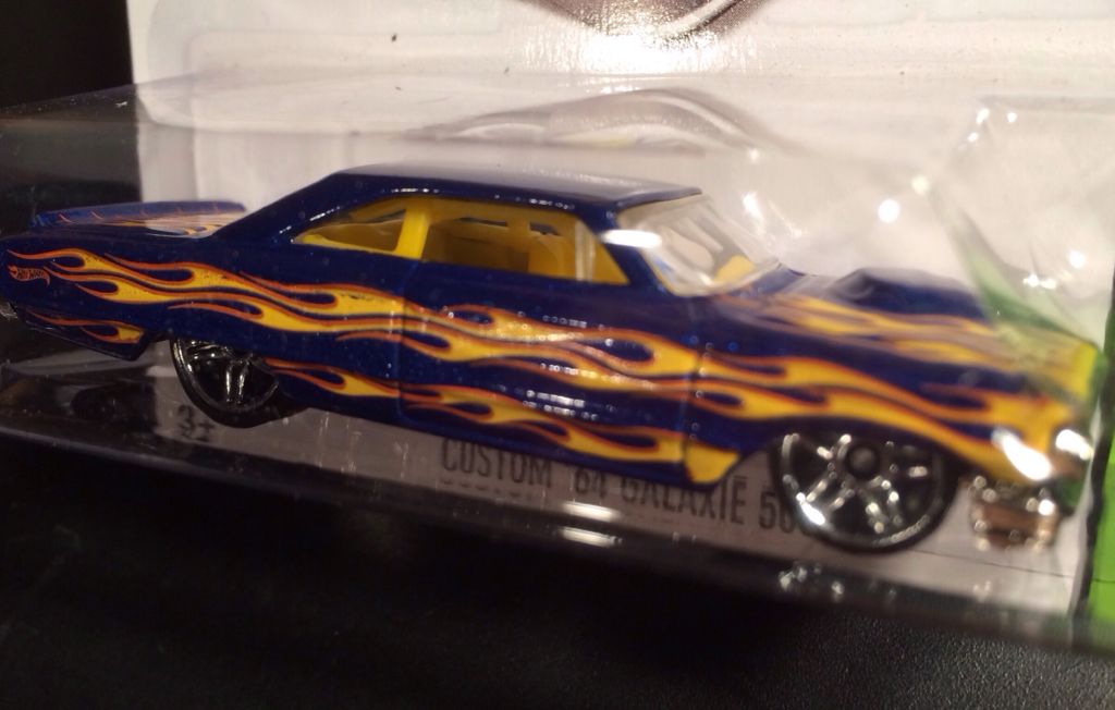 Galaxie 500 - 2013 HW Showroom toy car collectible - Main Image 2
