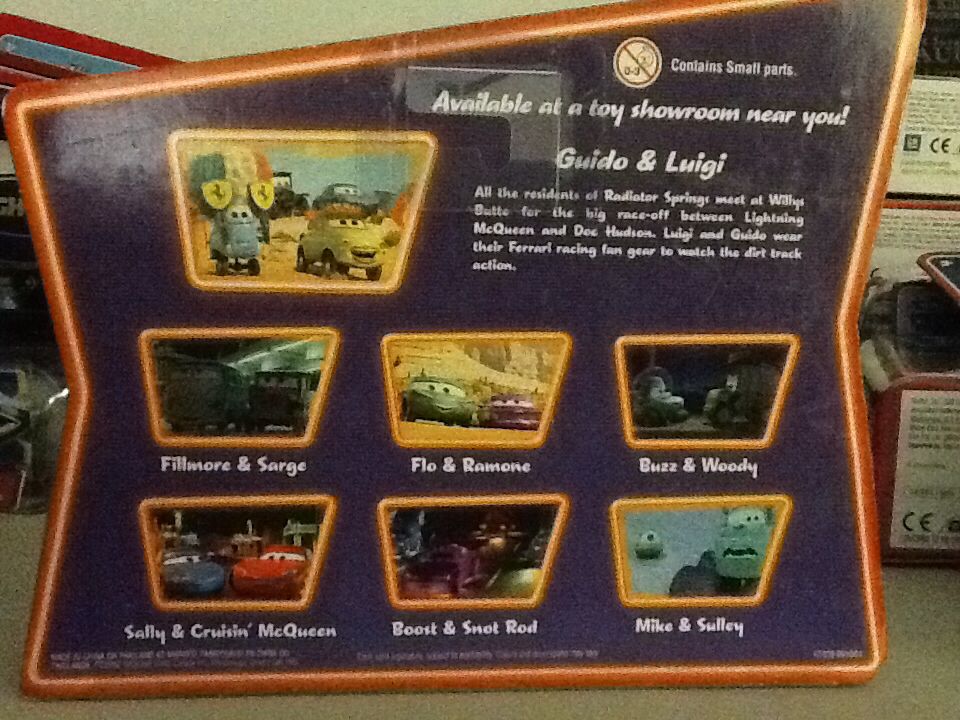 Small Pack - Guido und Luigi als Ferrari Fans - Movie Moments toy car collectible - Main Image 2