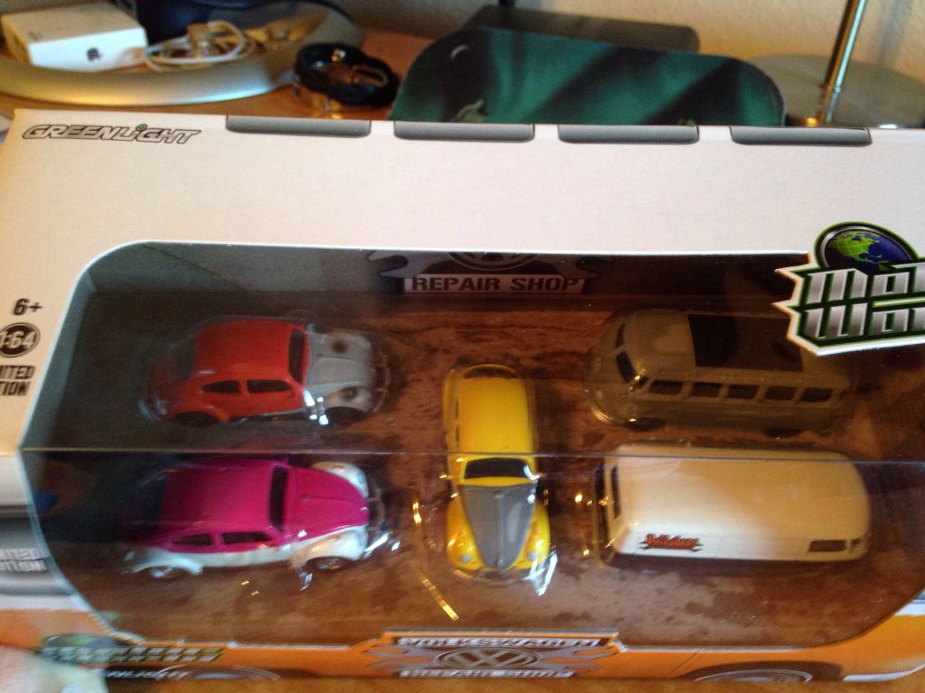 Hot wheels Volkswagen Halloween - Volkswagen Repair Shop Limited Edition toy car collectible - Main Image 2