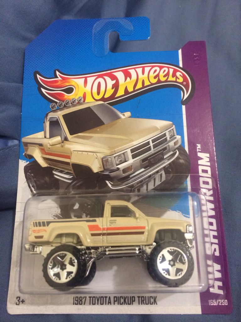 1987 Toyota Pickup Truck - HW Showroom: HW Hot Trucks toy car collectible - Main Image 2