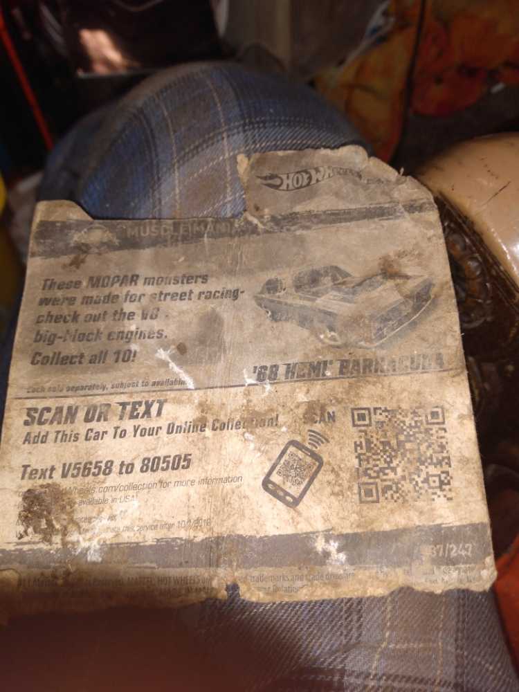 ’68 Hemi Barracuda - 2012 Muscle Mania - Mopar toy car collectible - Main Image 4