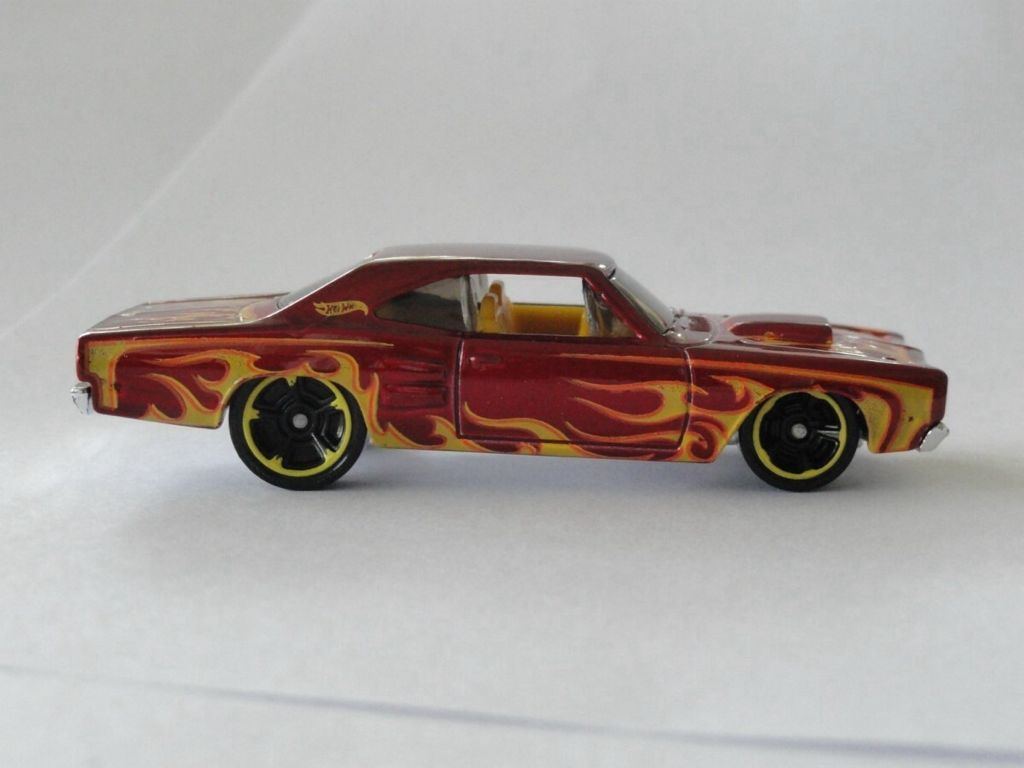 ’69 Dodge Coronet Superbee - 2013 HW Showroom toy car collectible - Main Image 2