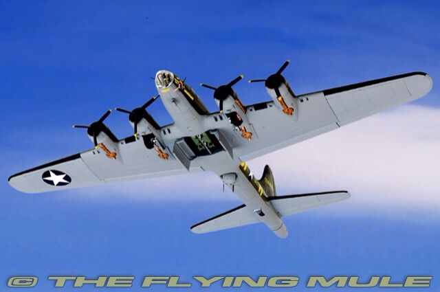 Boeing B-17F Flying Fortress  toy car collectible - Main Image 2