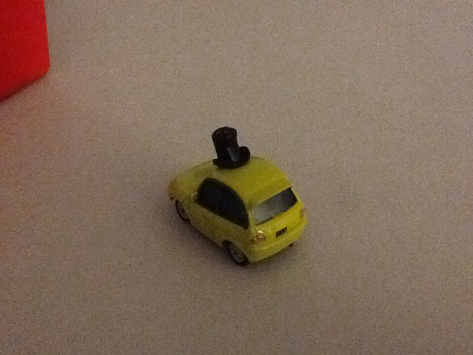 P.T. Flea - (2008 - World of Cars) MOVIE MOMENTS (45) toy car collectible - Main Image 2