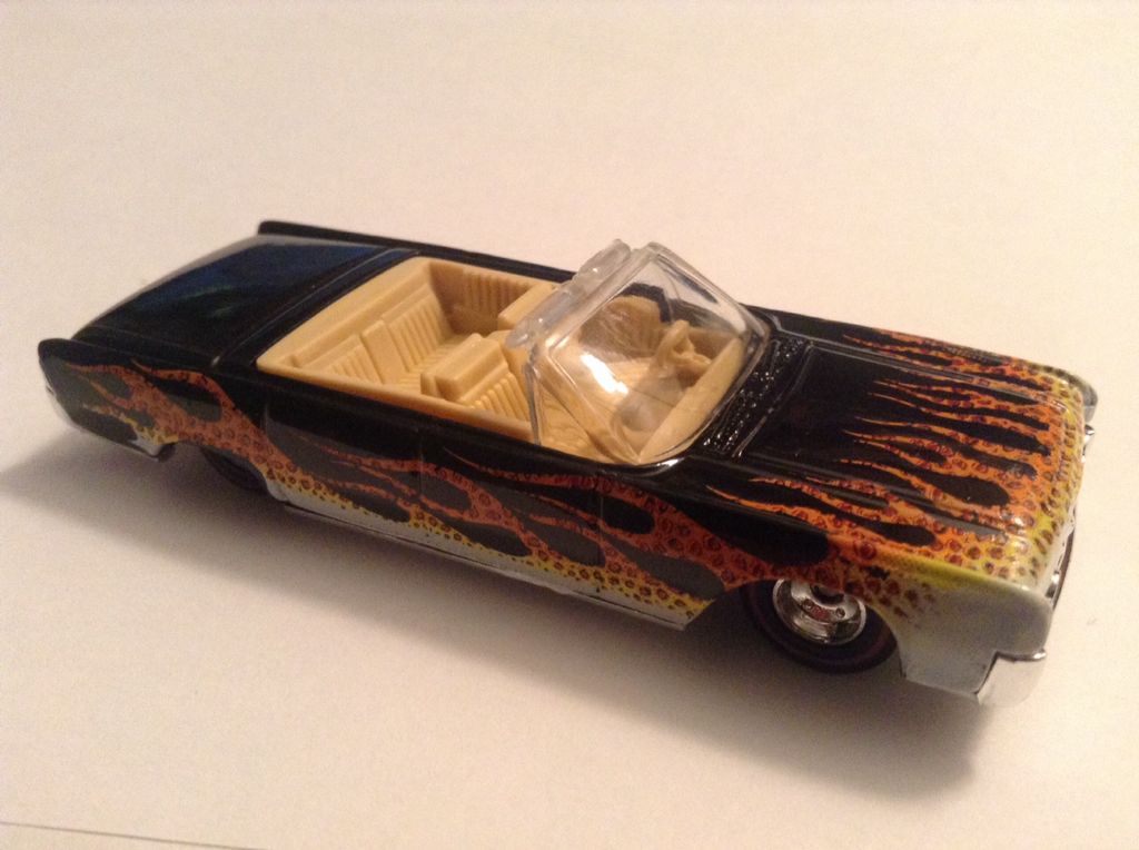 Lincoln Continental Convertible, 1964  toy car collectible - Main Image 1