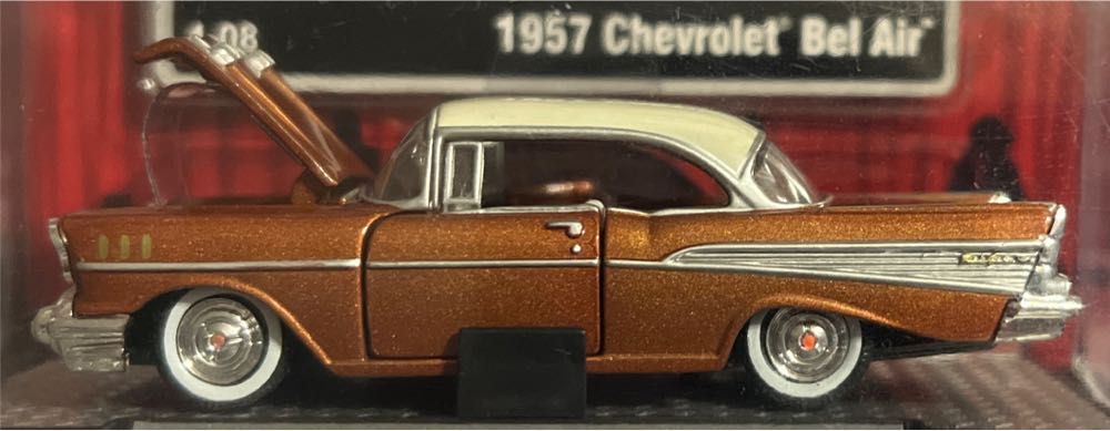 M2 2008 Auto-Thentics - Auto-Thentics toy car collectible - Main Image 3