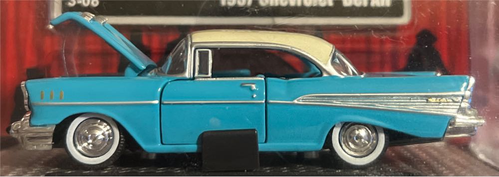M2 2008 Auto-Thentics - Auto-Thentics toy car collectible - Main Image 3