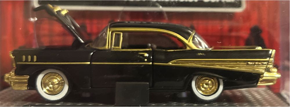 M2 2008 Auto-Thentics - Auto-Thentics toy car collectible - Main Image 3