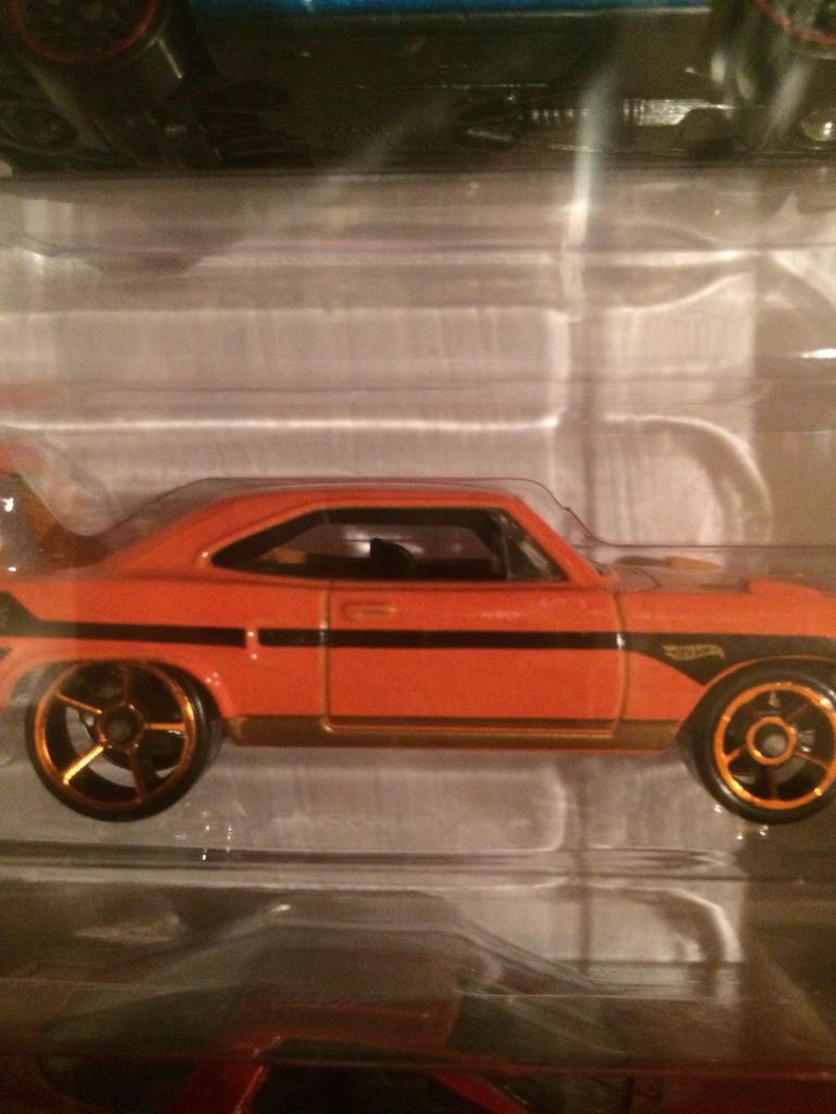 1970 Plymouth Superbird - Muscle Mania 5-Pack toy car collectible - Main Image 1