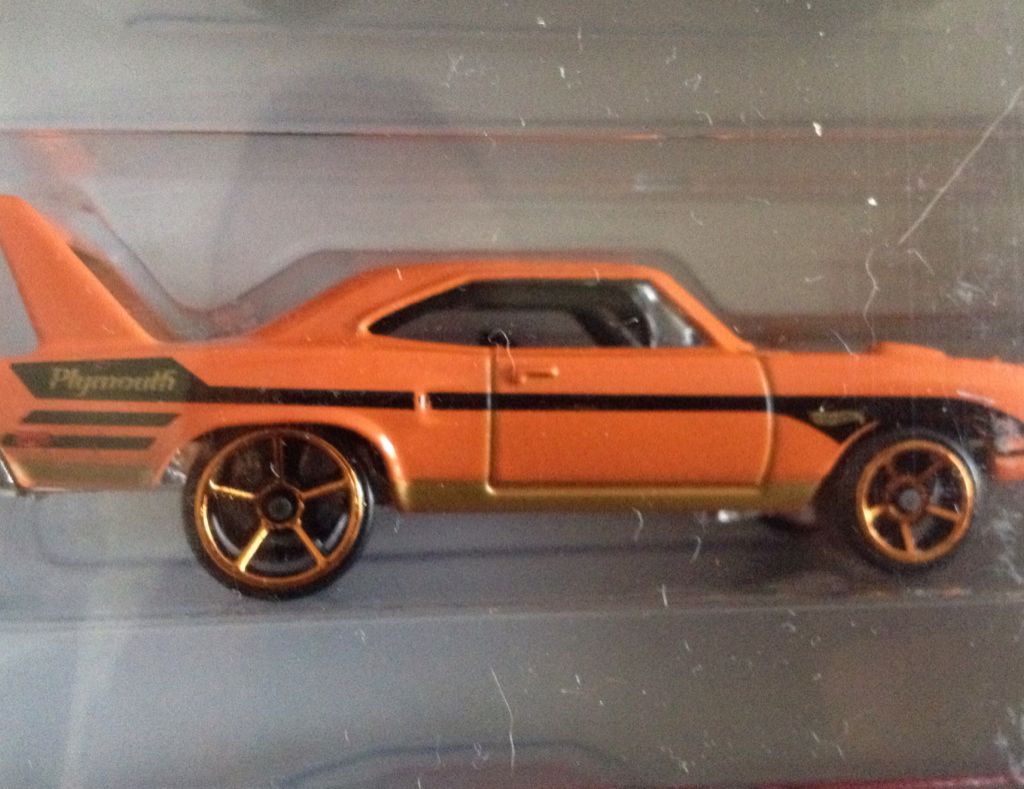 1970 Plymouth Superbird - Muscle Mania 5-Pack toy car collectible - Main Image 2