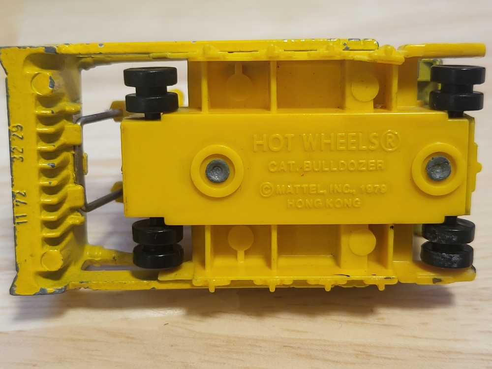 CAT Bulldozer - Workhorses toy car collectible - Main Image 3