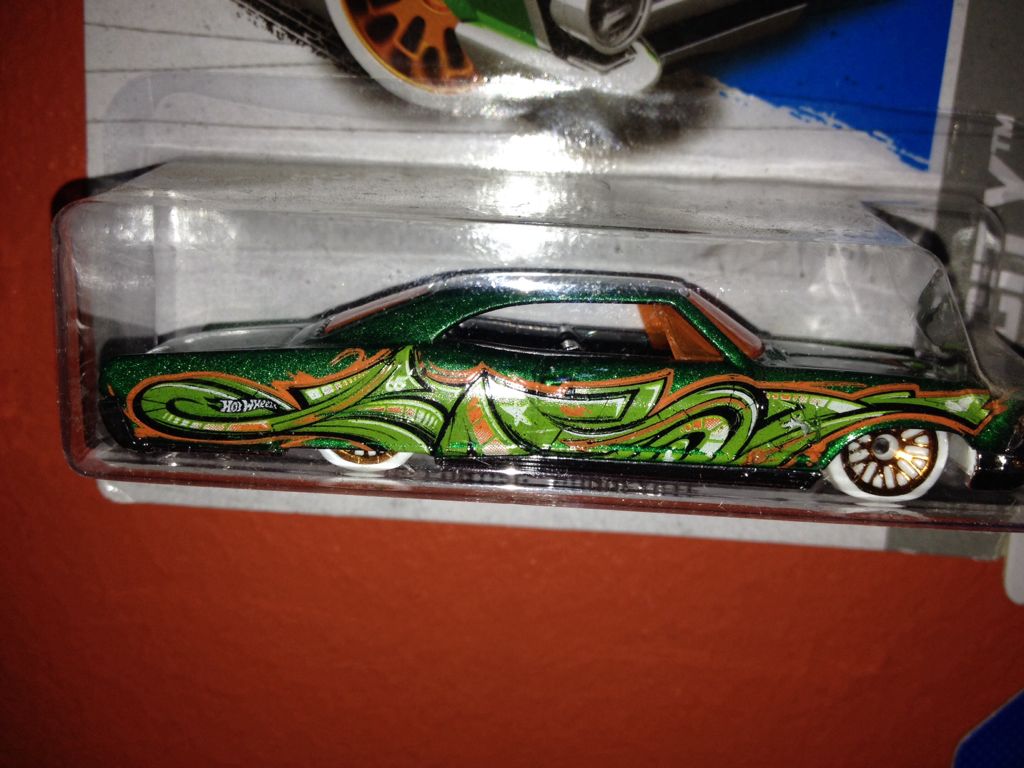 ’65 Pontiac Bonneville - Graffiti Rides toy car collectible - Main Image 2