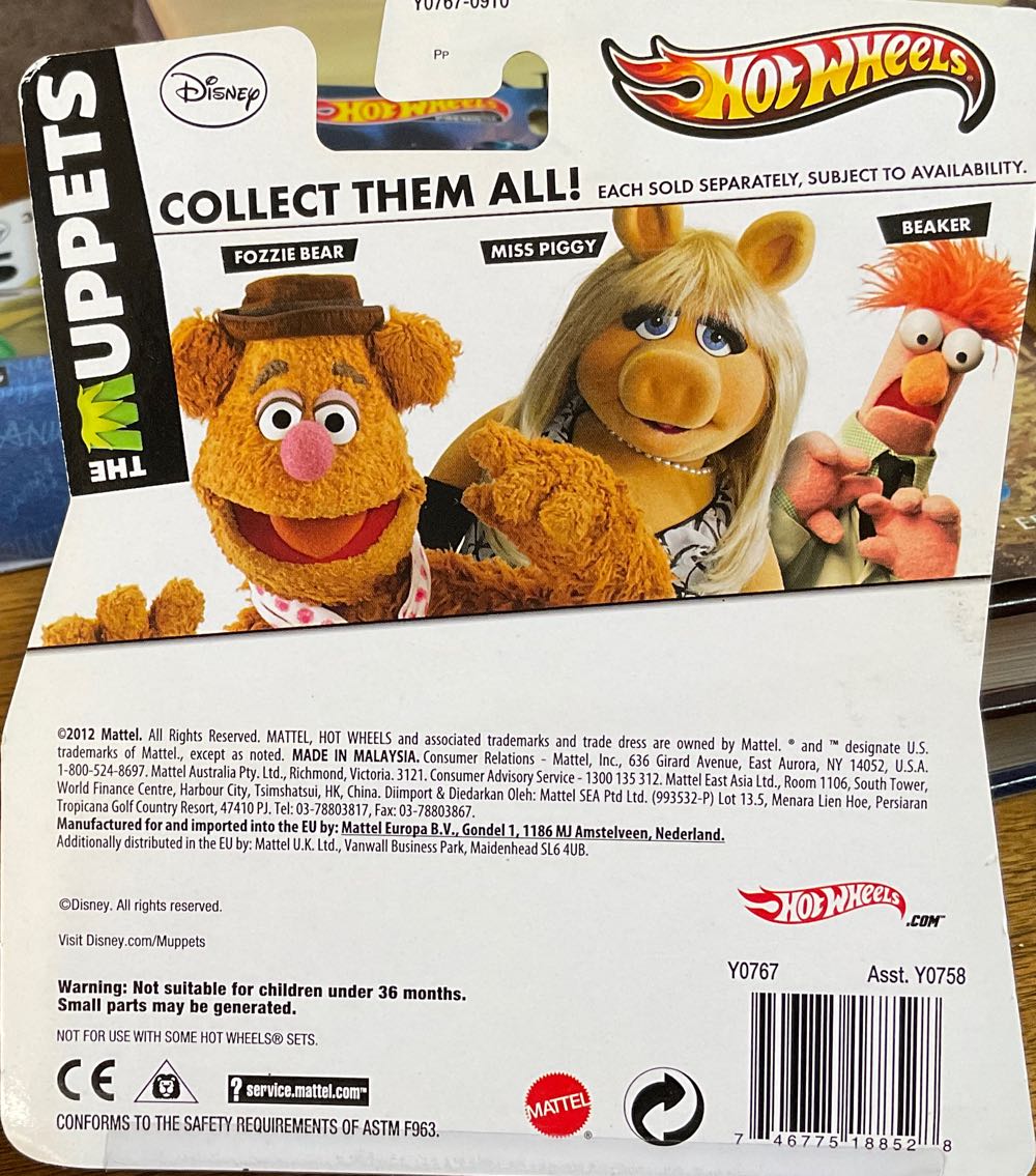 *’Muppets’: ”Fozzie Bear” - THE MUPPETS 13 toy car collectible - Main Image 3