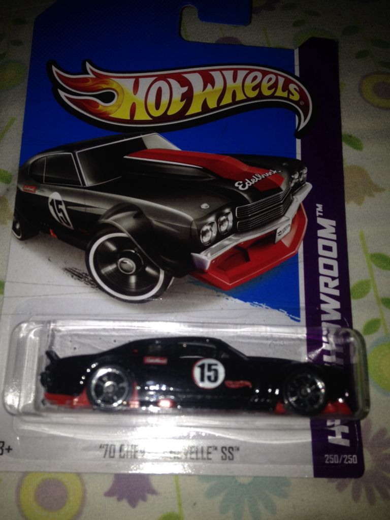 ’70 Chevy Chevelle SS - HW Showroom ’13 toy car collectible - Main Image 1