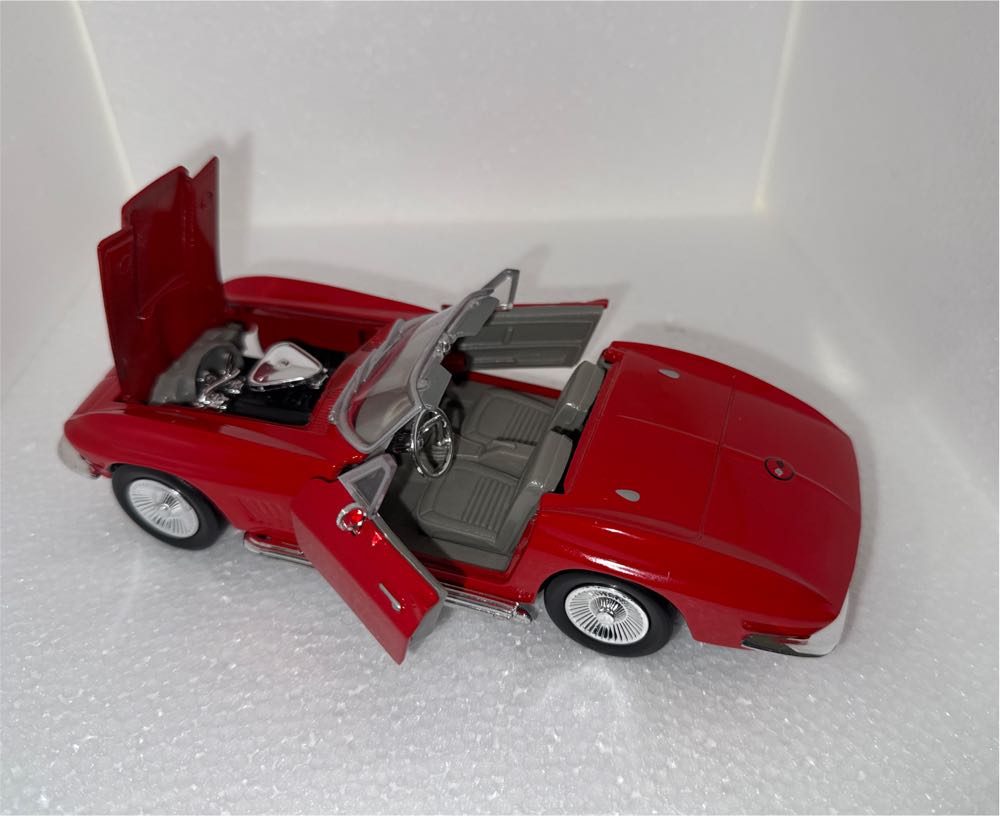 1967 Chevrolet Corvette   toy car collectible - Main Image 4