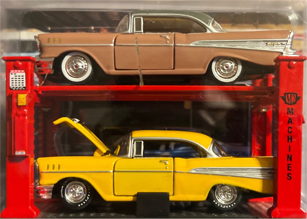 M2 2009 Auto-Lift 2 pck - Auto-Lift 2 Pack toy car collectible - Main Image 3