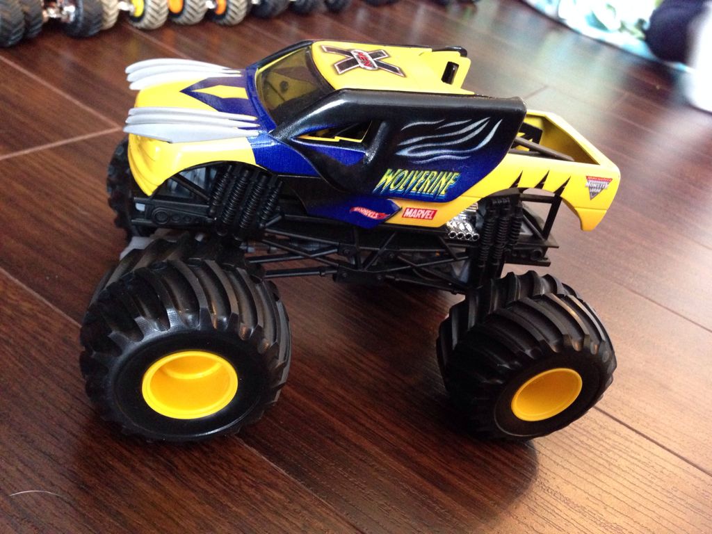 Wolverine 1:24 - Monster Jam toy car collectible - Main Image 1