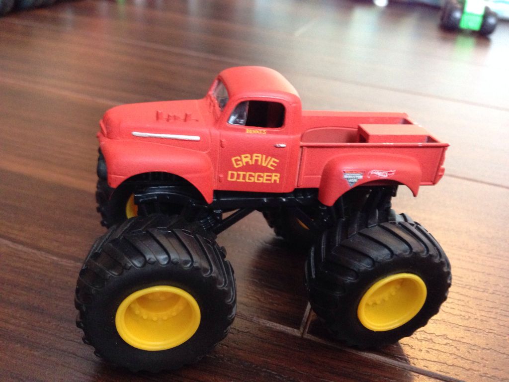 Bill Elliott #11 Budwiser Can With Diecast Car