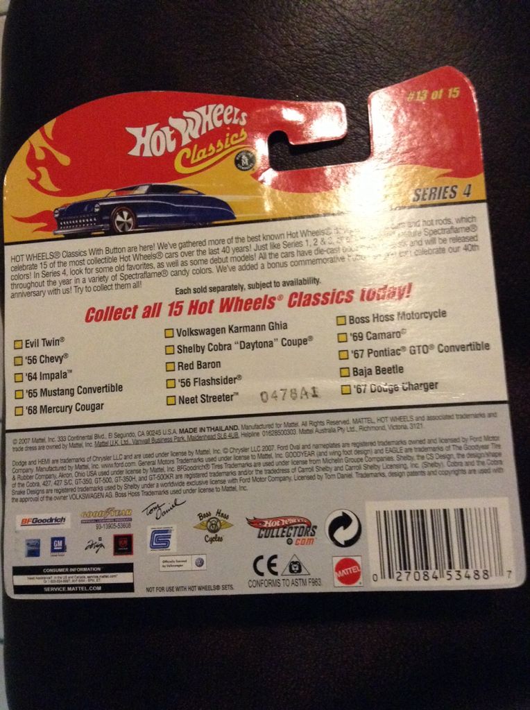 1967 Pontiac GTO Convertible ( Classic ) - Hot Wheels Classics 4 toy car collectible - Main Image 2