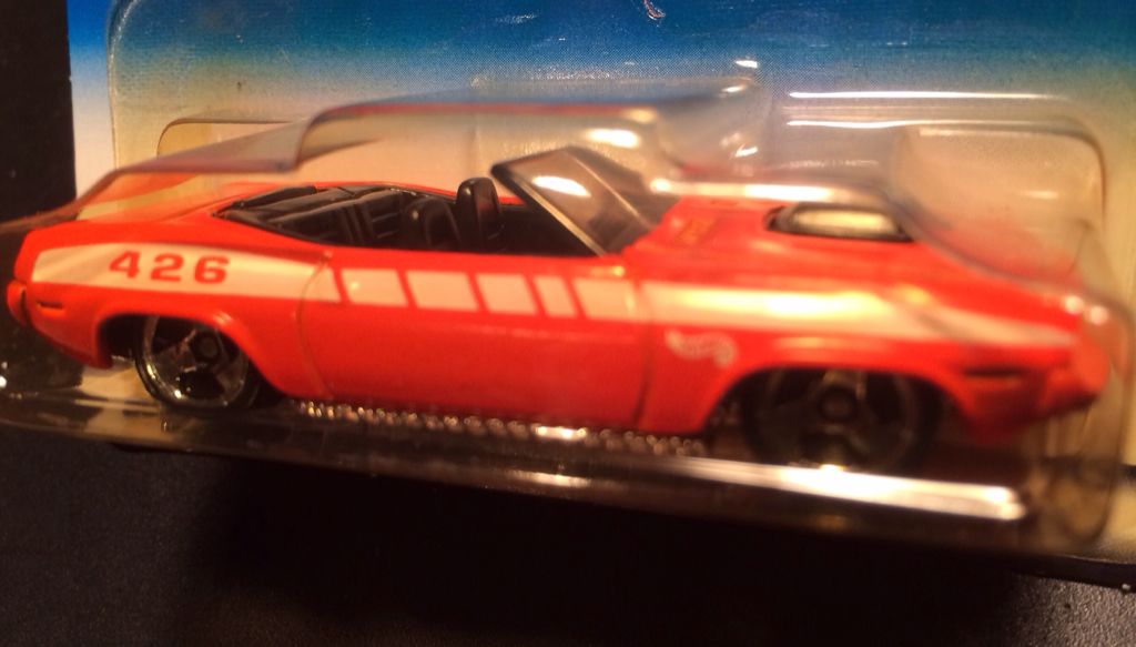 Plymouth Barracuda / 1970 - 1998 Hot Wheels toy car collectible - Main Image 2