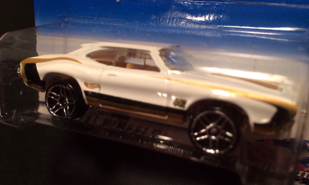 Oldsmobile 442 / 1970 - 2000 Hot Wheels toy car collectible - Main Image 2