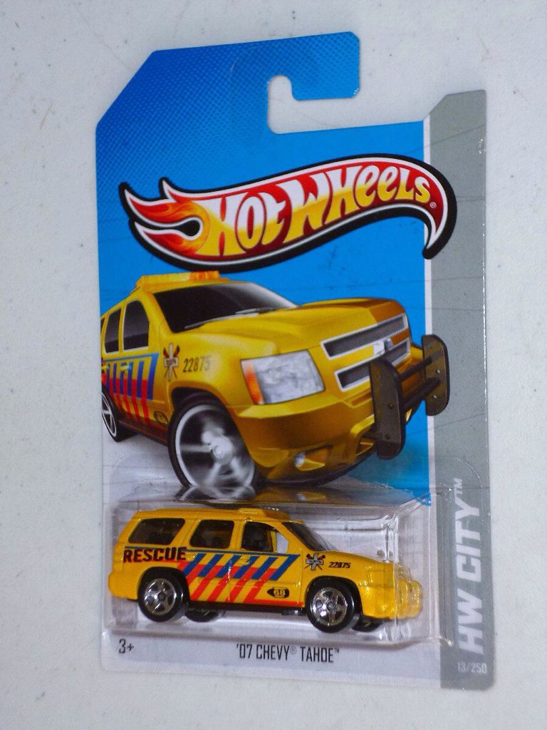Chevy Tahoe ’07 - HW Rescue toy car collectible - Main Image 2