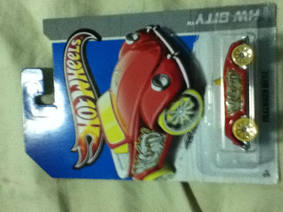 Volskwagen Beetle - ’13 HW City toy car collectible - Main Image 2