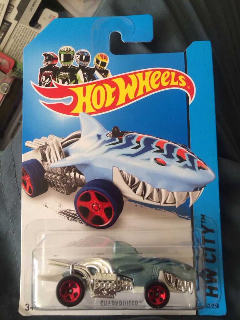 Sharkruiser - HW City toy car collectible - Main Image 2