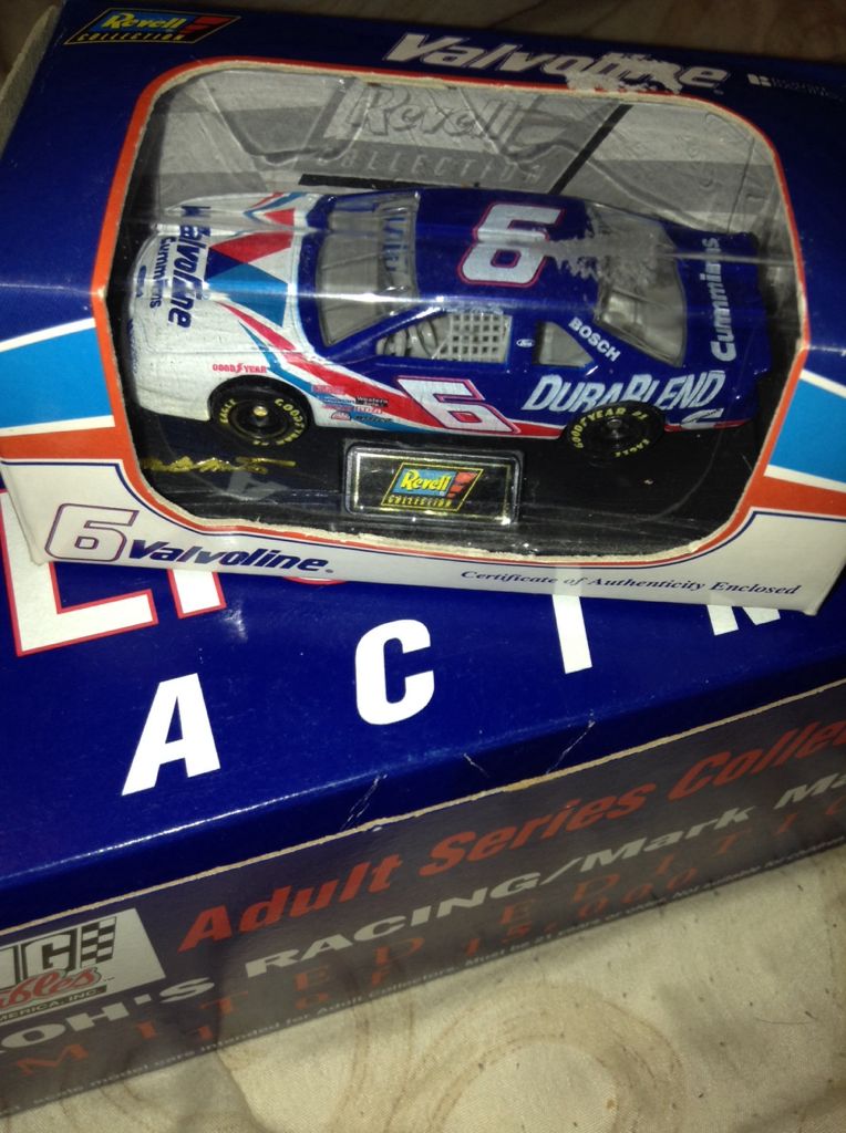 Hot Wheels NASCAR: Valvoline 6 - Winston Cup toy car collectible - Main Image 2