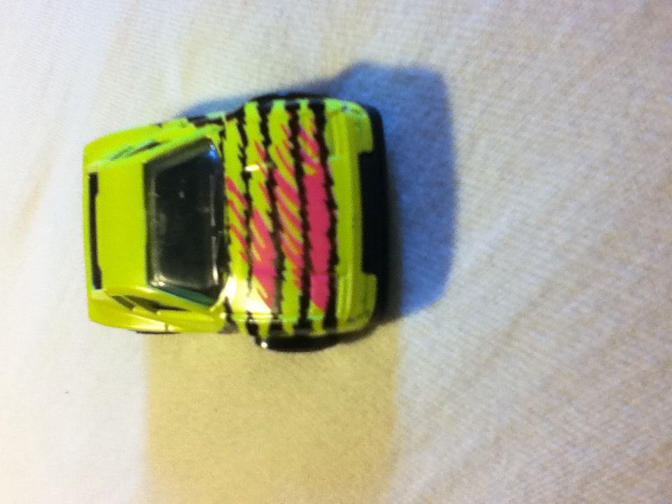 Ferrari Testarossa - Mainline toy car collectible - Main Image 1