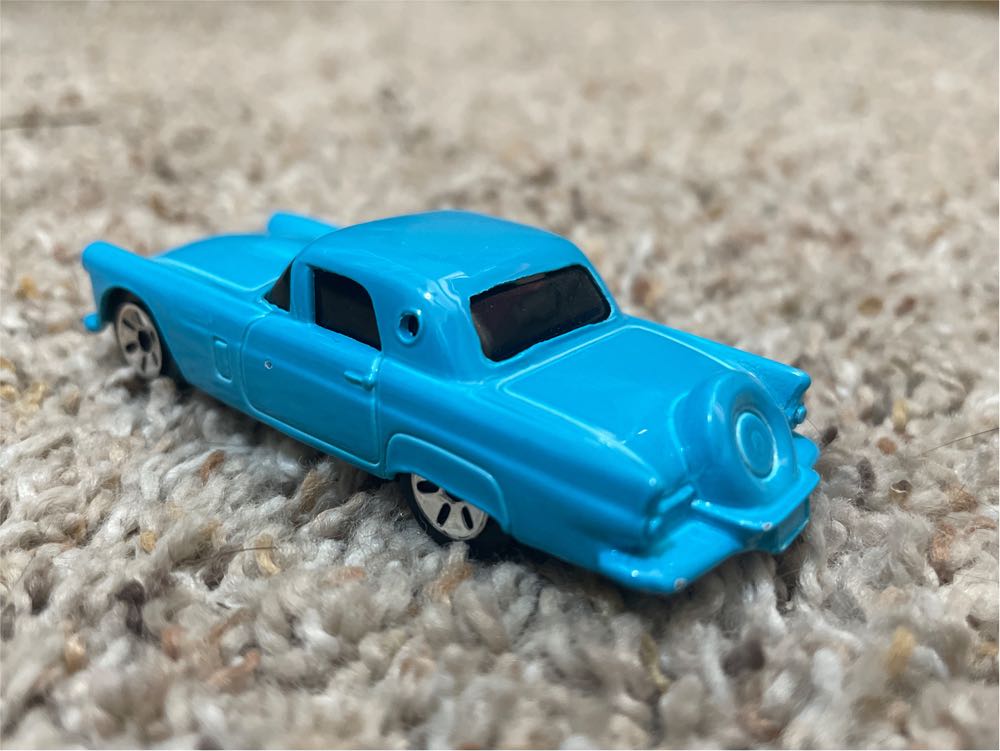 1956 Ford Thunderbird ”T-Bird” - Maisto toy car collectible - Main Image 2