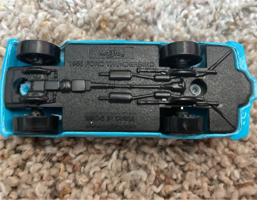 1956 Ford Thunderbird ”T-Bird” - Maisto toy car collectible - Main Image 3