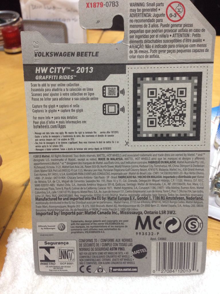 2013 Volkswagon Beetle - Hw City graffiti rides toy car collectible - Main Image 2