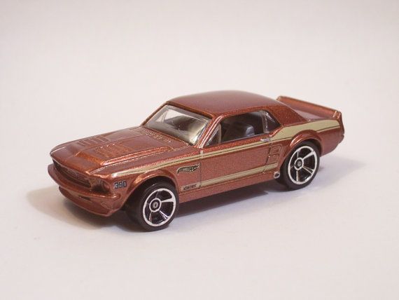 ‘67 Ford Mustang Coupe - 2012 HW Muscle Mania toy car collectible - Main Image 2